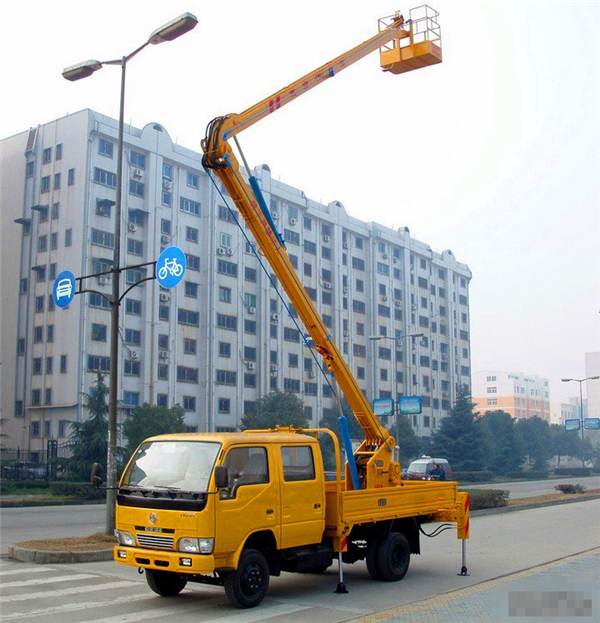 <b>高空作業(yè)車</b>