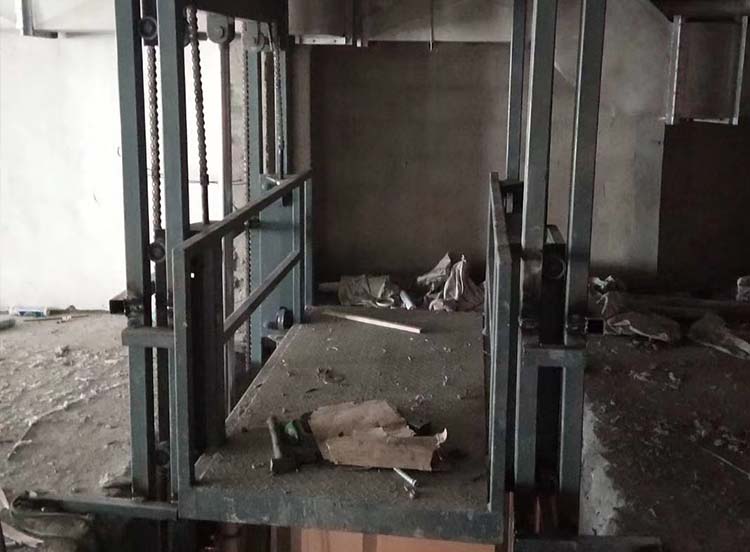 貴州貴陽導軌式升降機安裝案例(圖1)